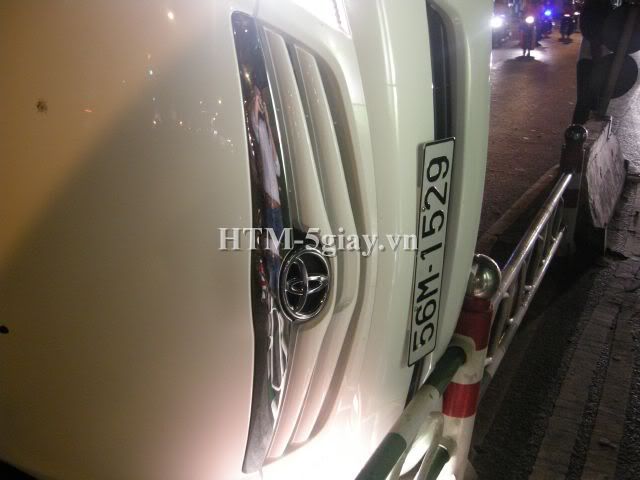 Taxi lật ngang giữa đường, nguyên xê-ri ảnh - 8