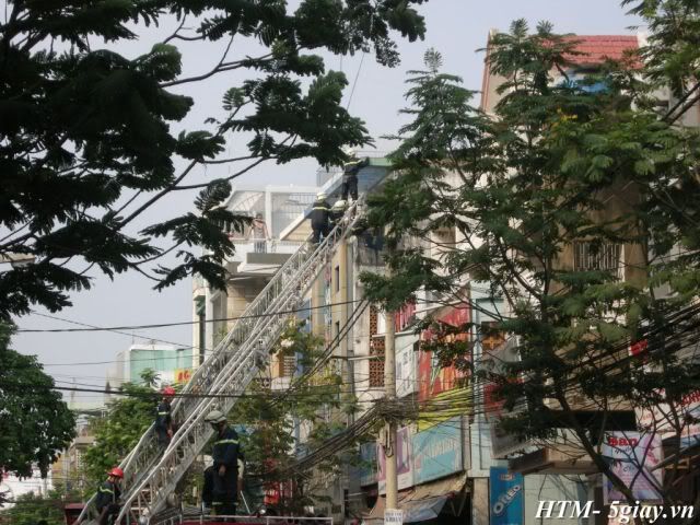 Tường thuật vụ Karaoke Hồng Thúy (PVH-TB) bốc cháy chiều nay- nguyên xê-ri ảnh - 10