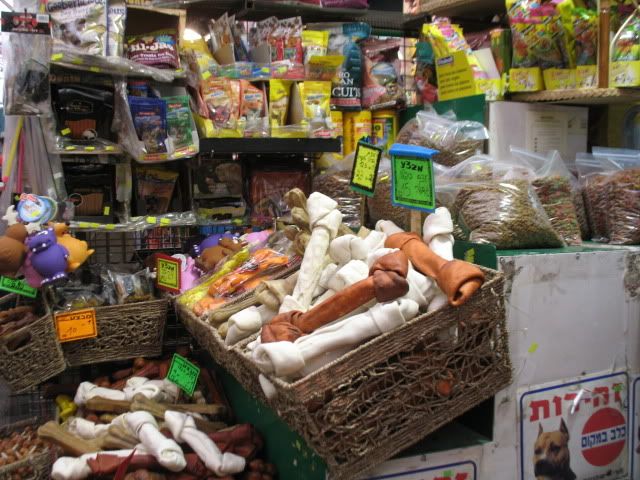 Jerusalem's Machane Yehuda Open Market, dogs, too