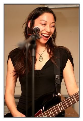 IMAGE: http://i138.photobucket.com/albums/q251/macky_664/apocalipstick/AL23.jpg