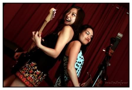 IMAGE: http://i138.photobucket.com/albums/q251/macky_664/apocalipstick/CopyofDDuo.jpg