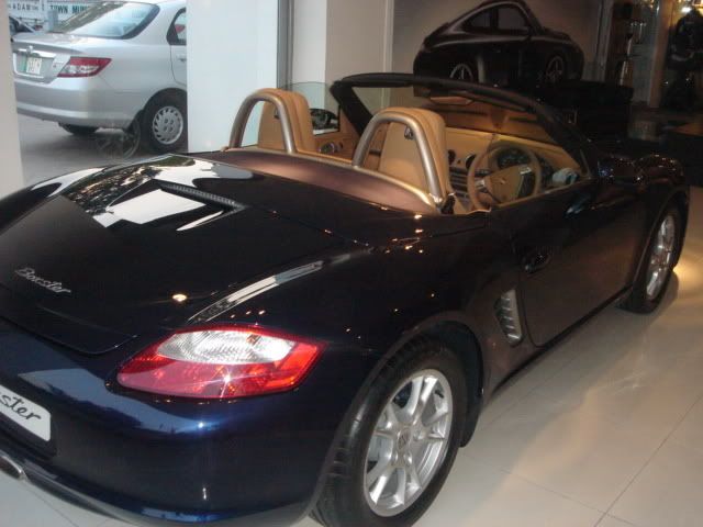 http://i138.photobucket.com/albums/q251/omersabir/Porsche/Boxster-DSC00217.jpg