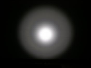 http://i138.photobucket.com/albums/q262/netkidz/Flashlight/LiteFlux/LF2X/LF2X-beam-01.jpg