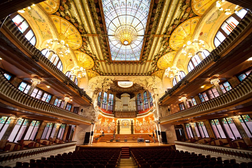 IMAGE: http://i138.photobucket.com/albums/q274/glatraverse/barcelone_potn/IMG_1972p.jpg