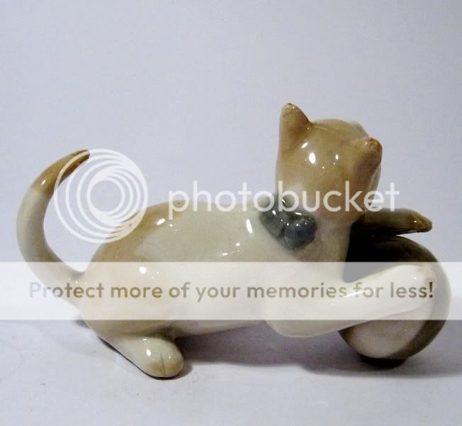 Lovely Vintage Glaze Porcelain Cat w Ball Figurine