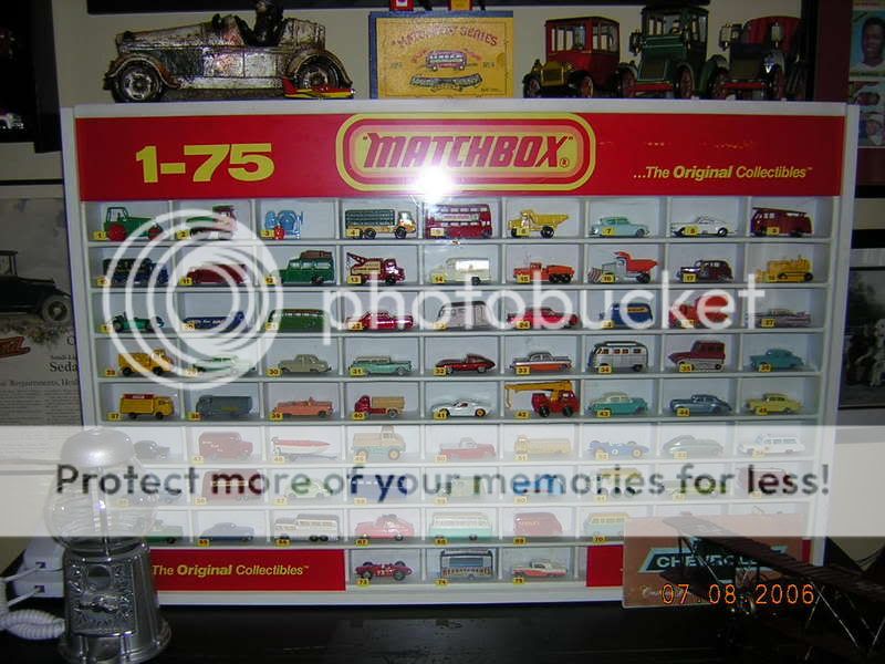 https://i138.photobucket.com/albums/q273/mikemb_photos/Matchbox%20Cars/Display001.jpg